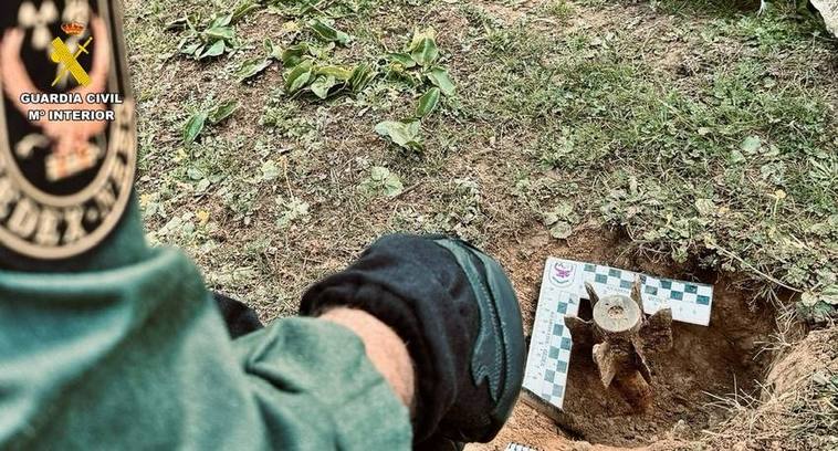 Guardia Civil desactiva una granada de mortero de la Guerra Civil en una finca de Campanario
